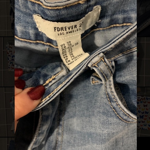 FOREVER 21 denim stretch shorts 🩳 - Picture 3 of 3